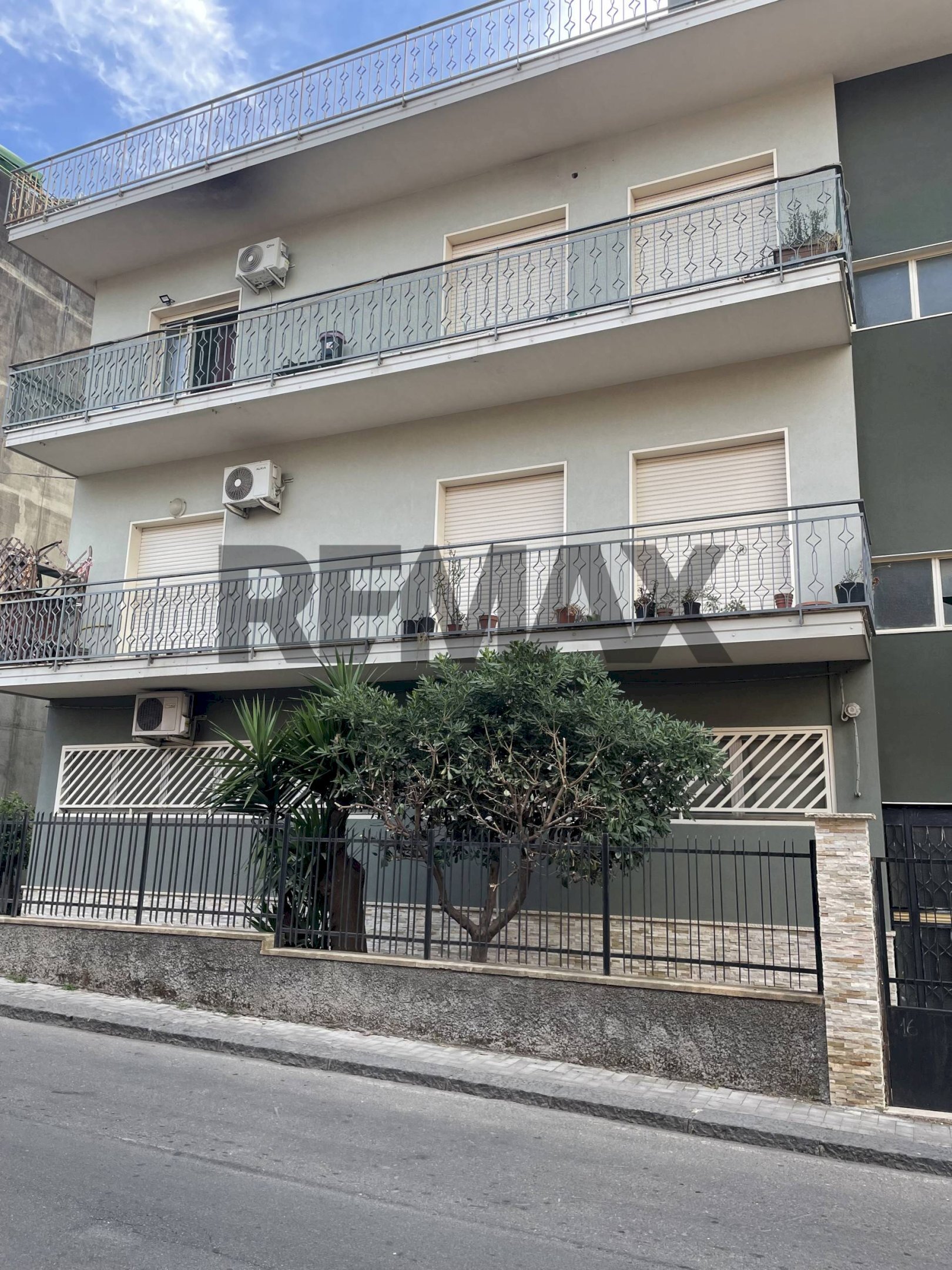 Edificio all\'aperto - Quadrilocale Via Giovanni Verga
 
16, Valverde - foto 1