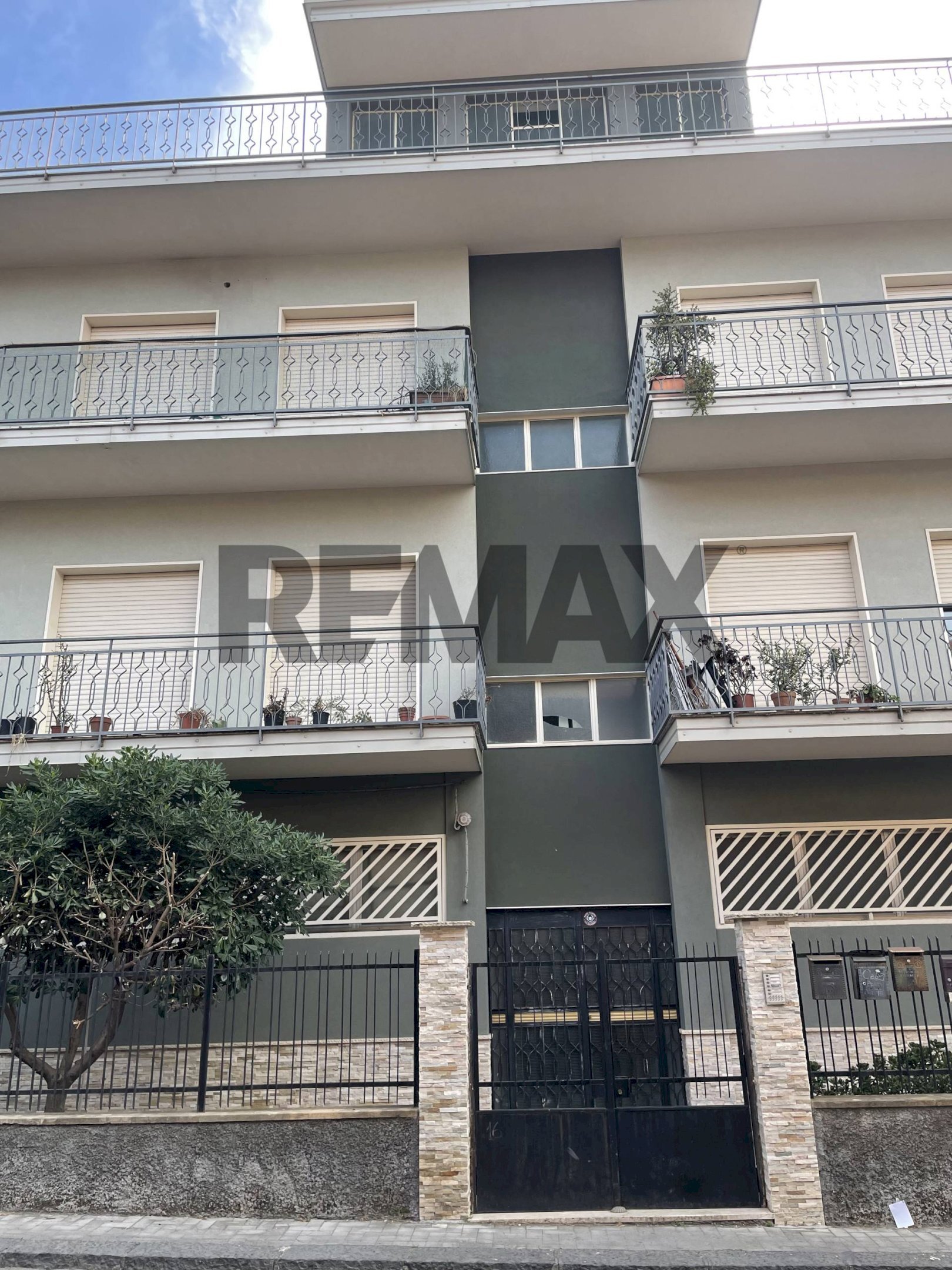 Edificio all\'aperto - Quadrilocale Via Giovanni Verga
 
16, Valverde - foto 2