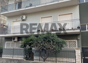 Edificio all\'aperto - Quadrilocale Via Giovanni Verga
 
16, Valverde - foto 1