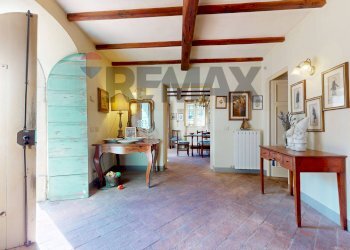 Hall / corridoio - Rustic Via del grottone
 
20, Lucca - photo 9