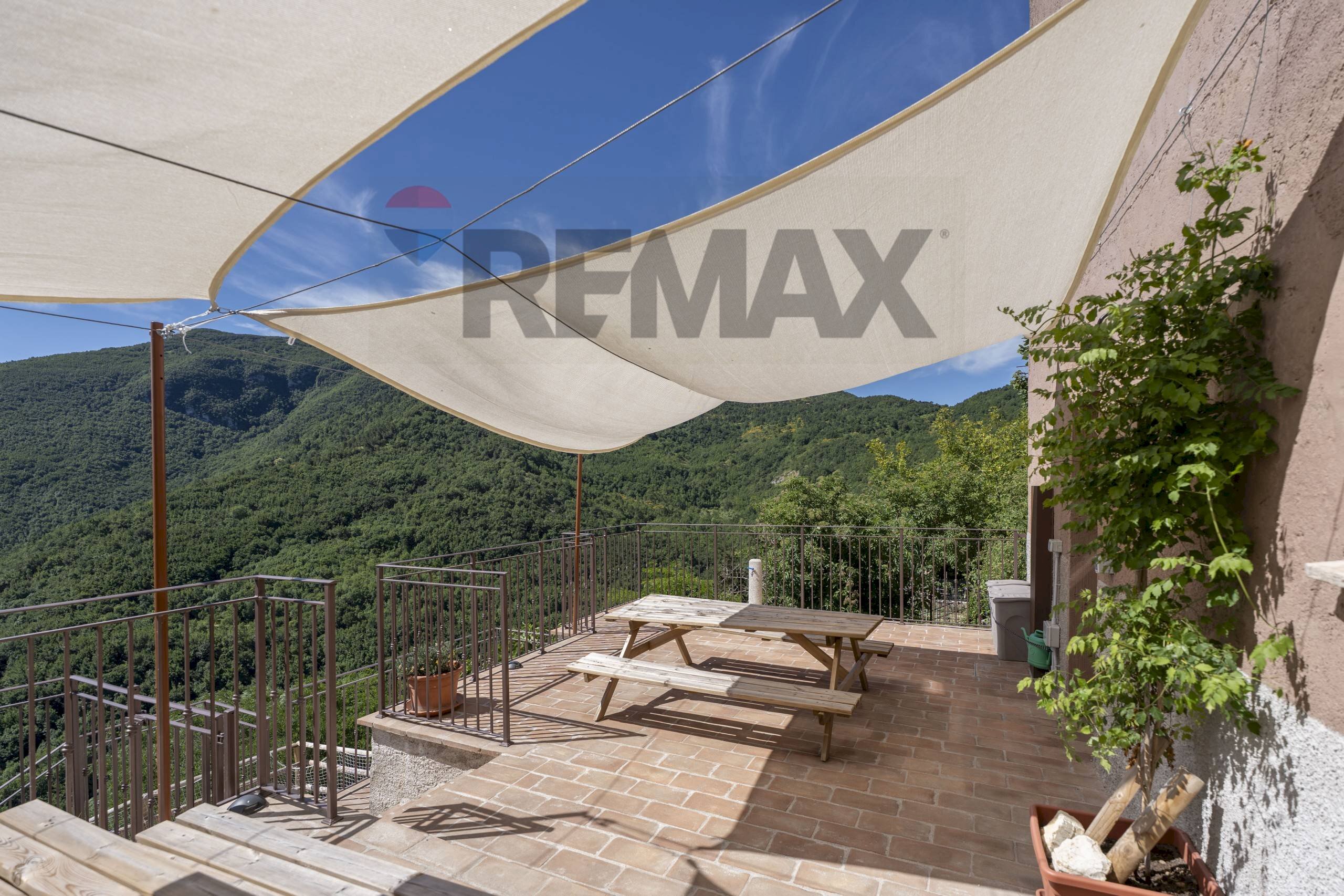 Vista delle montagne - Appartamento Frazione castelletta
 
13, Fabriano - foto 1