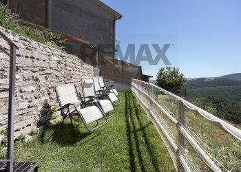 Giardino - Appartamento Frazione castelletta
 
13, Fabriano - foto 4