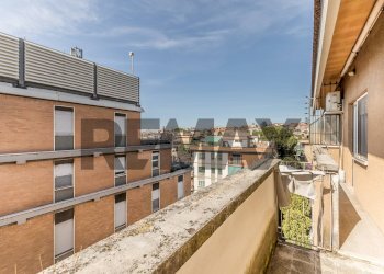 Balcone - Three-room apartment Via Nomentana
875, Roma - photo 19