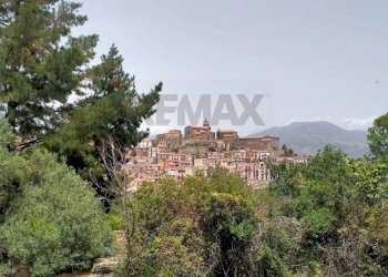 Edificio all\'aperto - Villa via Marconi, Castiglione di Sicilia - foto 11