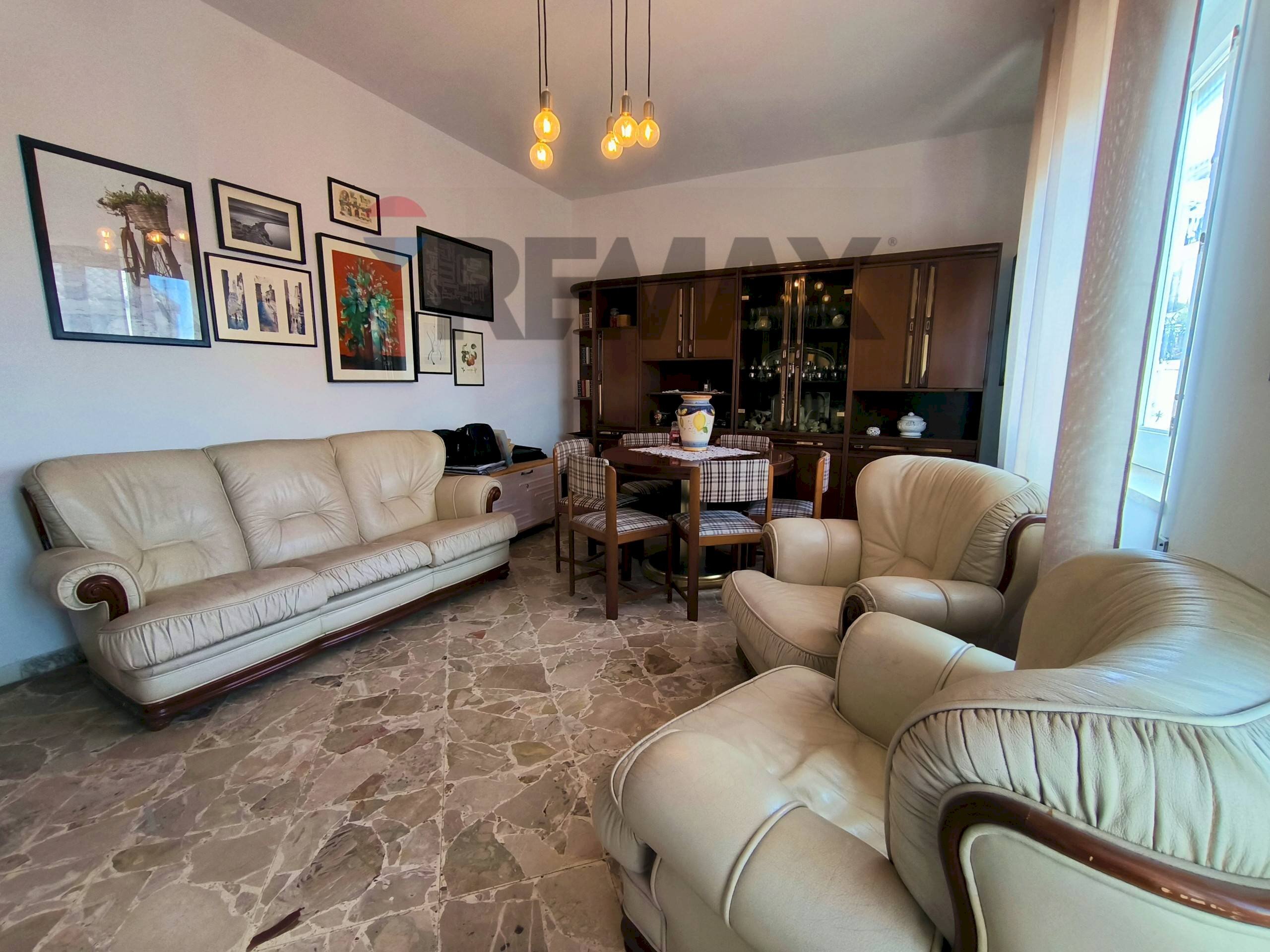 Sala da pranzo - Quadrilocale Via Vittorio Emanule
 
119, Giardini-Naxos - foto 1