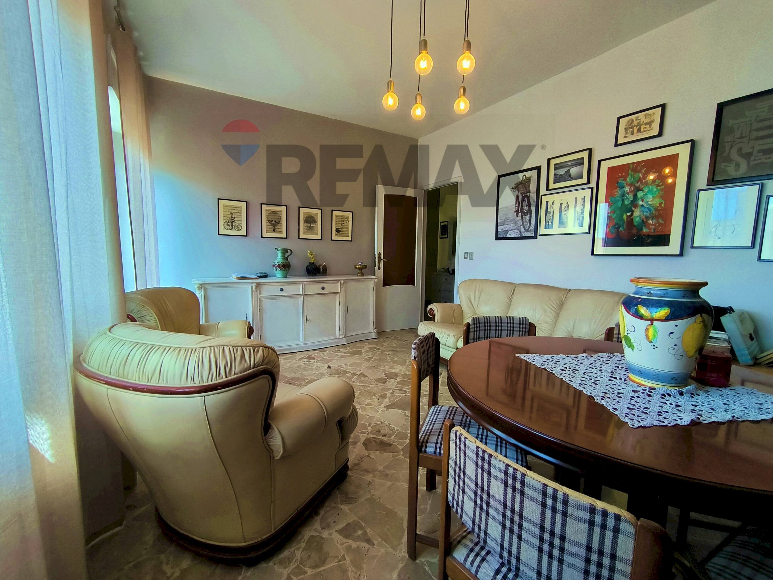 Sala da pranzo - Quadrilocale Via Vittorio Emanule
119, Giardini-Naxos - foto 2