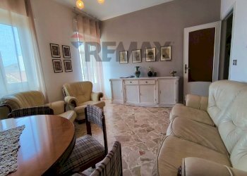 Soggiorno - Quadrilocale Via Vittorio Emanule
119, Giardini-Naxos - foto 3