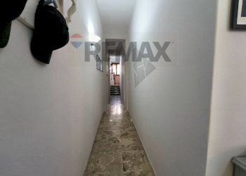 Hall / corridoio - Quadrilocale Via Vittorio Emanule
119, Giardini-Naxos - foto 12