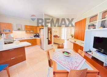 Sala da pranzo - Quadrilocale Via Giuseppe Maria Danieli
 
6, Siracusa - foto 3