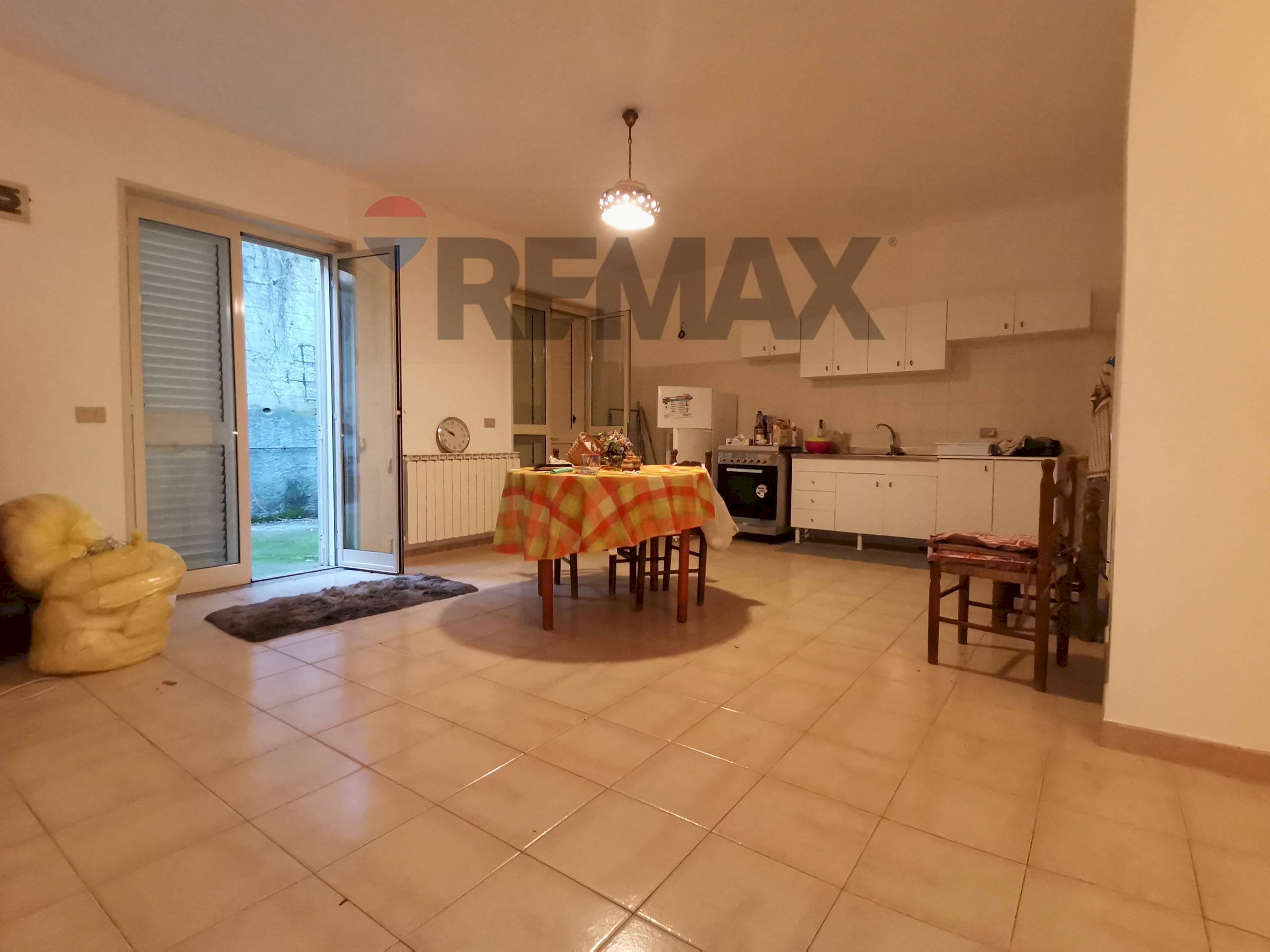 Sala da pranzo - Quadrilocale via facciata
 
70, Santa Lucia del Mela - foto 1