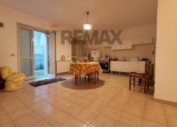 Sala da pranzo - Quadrilocale via facciata
 
70, Santa Lucia del Mela - foto 1