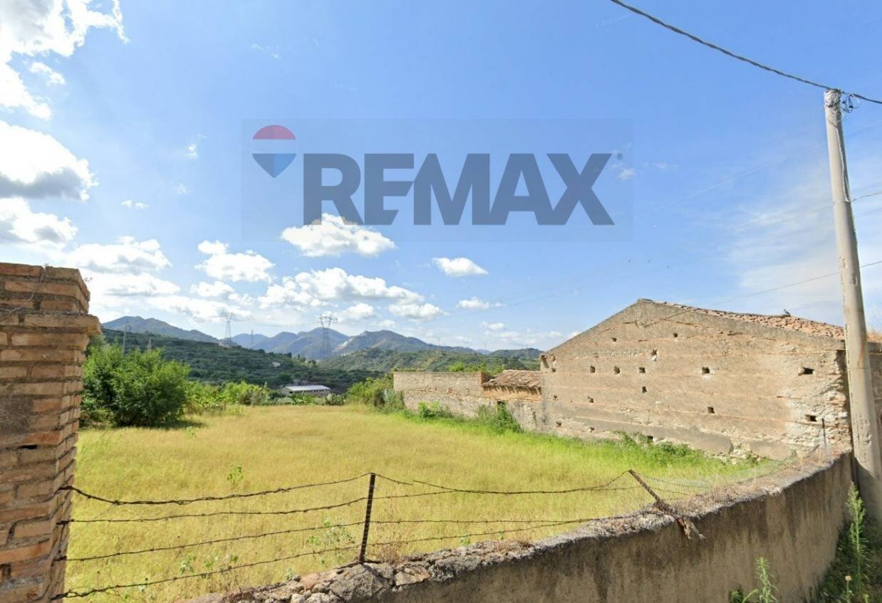 Vista delle montagne - Building land contra gesita
 
24, Pace del Mela - floor plans 1