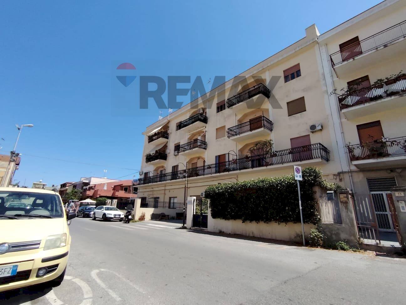 Edificio all\'aperto - Trilocale Via Tenente Giacomo Picciolo
 
21, Milazzo - foto 2