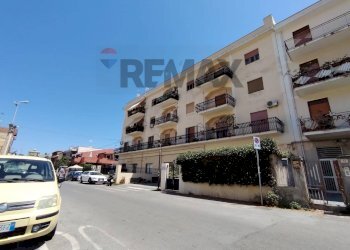 Edificio all\'aperto - Trilocale Via Tenente Giacomo Picciolo
 
21, Milazzo - foto 2