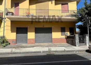 Edificio all\'aperto - Commercial Premises VIALE DELLA REGIONE
229, San Giovanni la Punta - photo 1