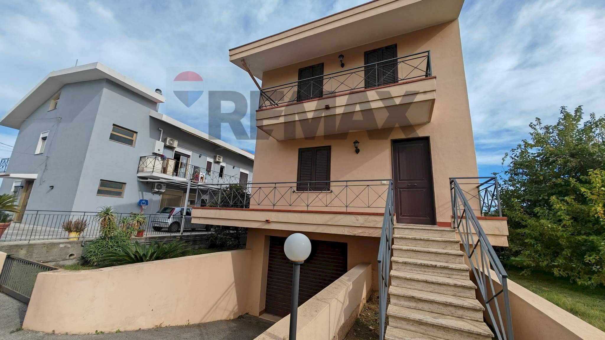 Edificio all\'aperto - Villa via brodolini
185, San Filippo del Mela - foto 3