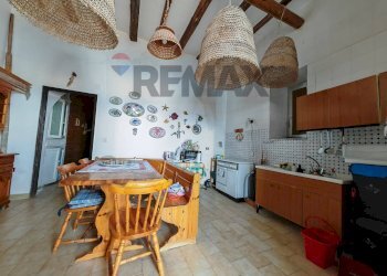 Sala da pranzo - Casa semi indipendente via giuseppe mazzini
 
90, Lipari - foto 4