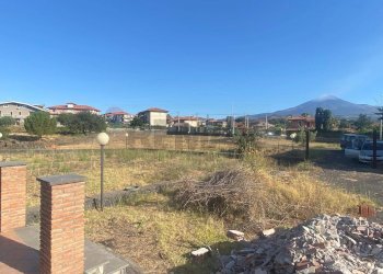 Vista delle montagne - Villa via umberto
 
snc, San Pietro Clarenza - foto 22