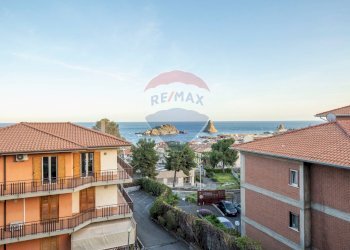 Edificio all\'aperto - Four-room apartment VIA DUSMET
 
7, Aci Castello - photo 1