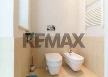 Bagno - Two-room apartment Viale Ruggero Di Lauria
81, Catania - photo 13