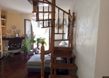 Scale - Apartment Via Tiziano
 
13, Piombino - photo 8