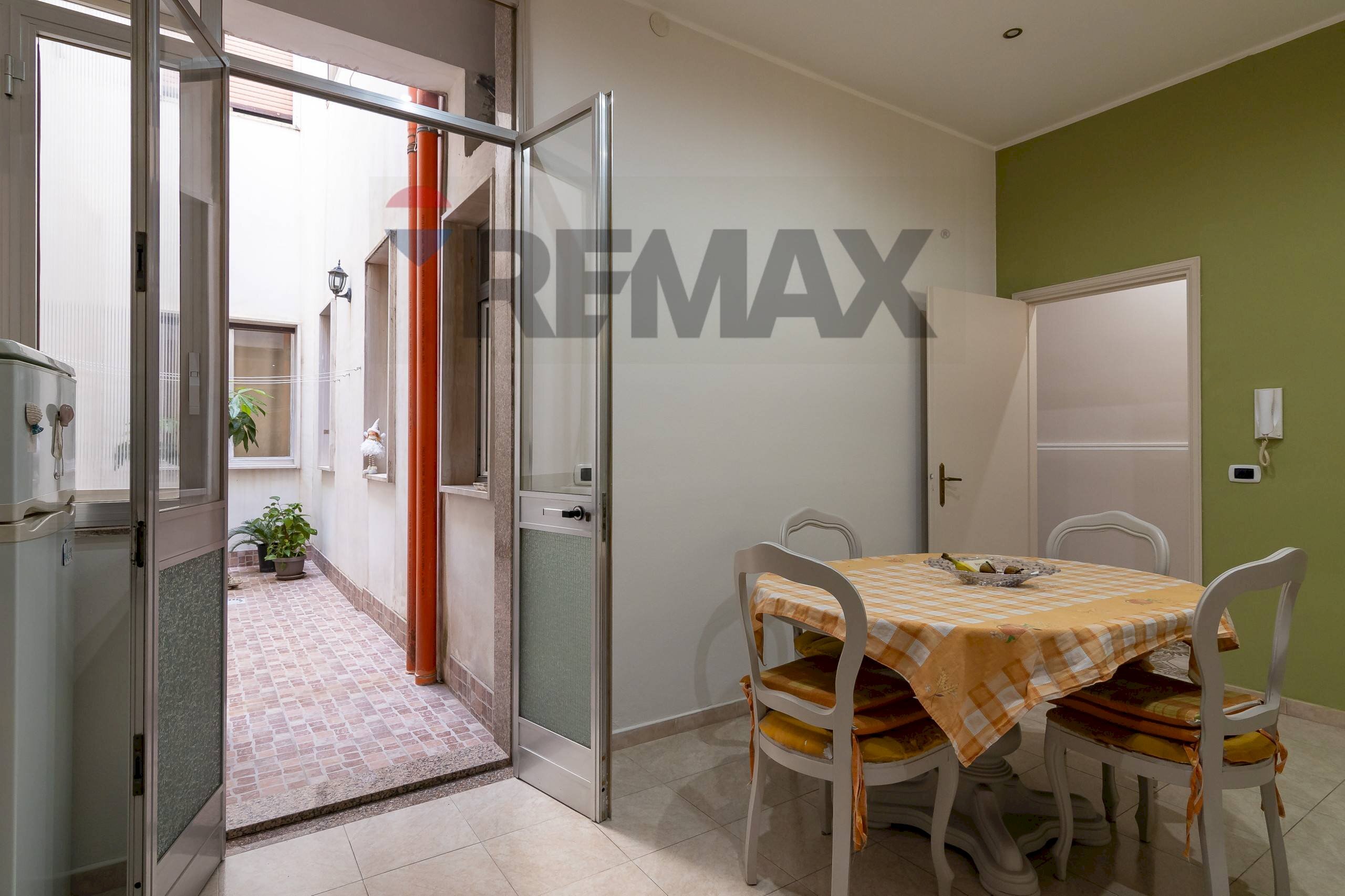 Sala da pranzo - Apartment via ludovico ariosto
 
89, Floridia - photo 1