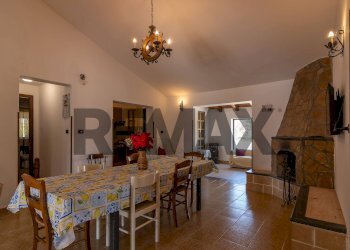 Sala da pranzo - Villa VIA MONTALE
 
1, Melilli - foto 12