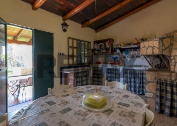 Sala da pranzo - Villa VIA MONTALE
 
1, Melilli - foto 33