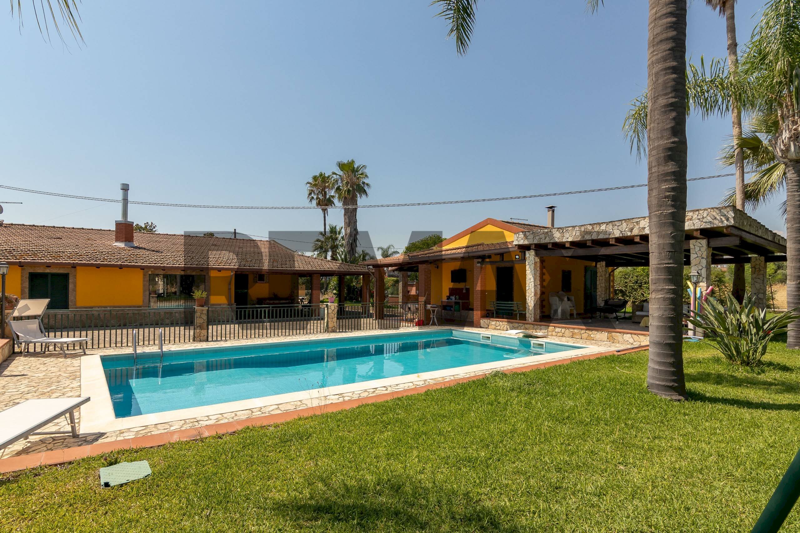 Piscina - Villa via montale
 
1, Melilli - photo 1