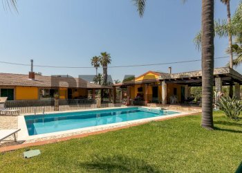 Piscina - Villa via montale
 
1, Melilli - photo 1
