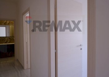 Hall / corridoio - Three-room apartment Via R. Caravaglios
1/A, Caserta - photo 8