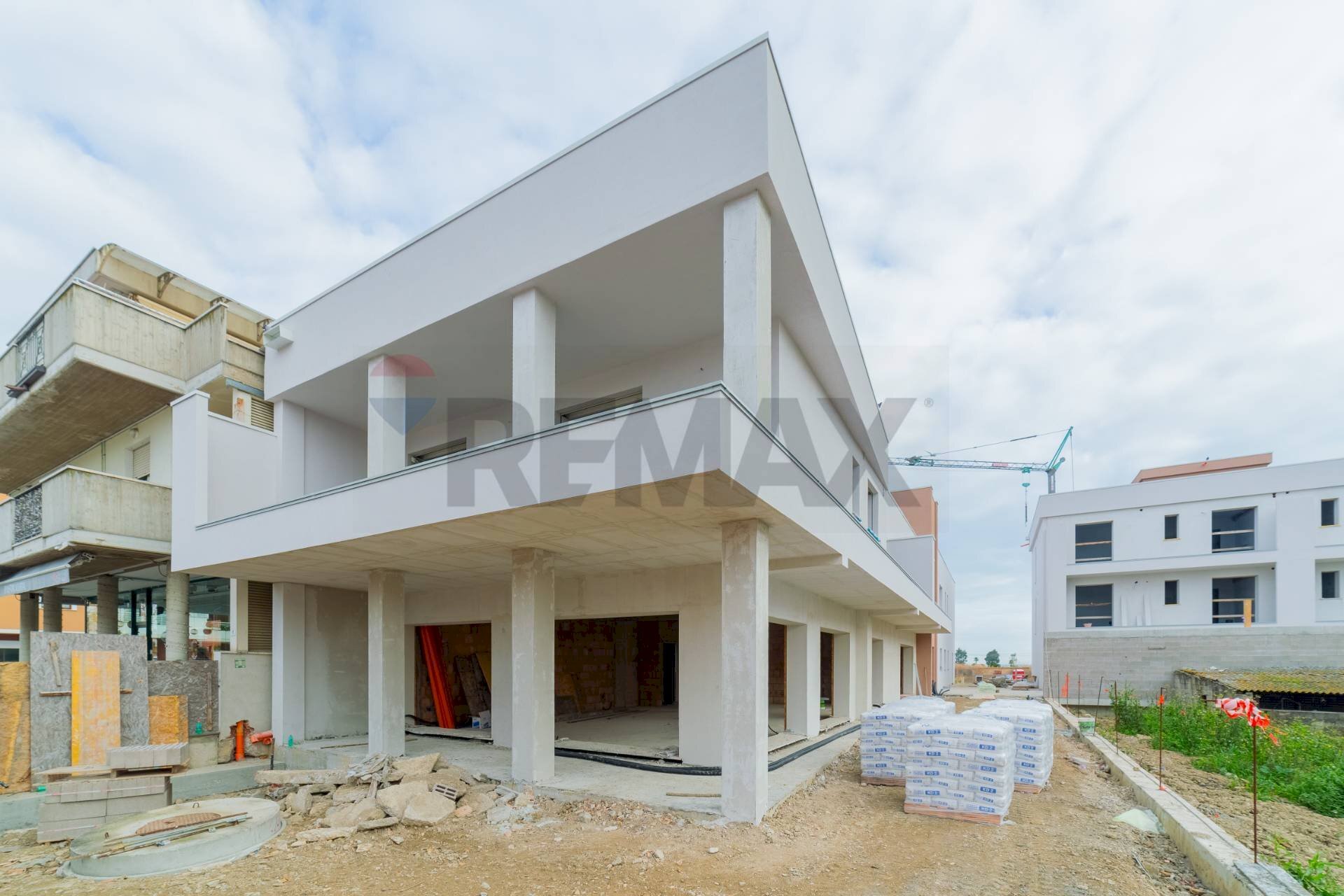 Edificio all\'aperto - Quadrilocale via nazionale adriatica
 
89, Roseto degli Abruzzi - foto 1