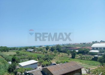 Edificio all\'aperto - Three-room apartment Via Nazionale Adriatica
 
89, Roseto degli Abruzzi - photo 9