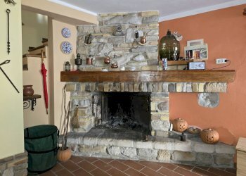 piano terra con cucina e soggiorno con camino - Semi-detached house viale dello sport
 
1, Carpineto della Nora - photo 7