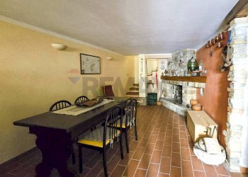 piano terra con cucina e soggiorno con camino - Semi-detached house viale dello sport
 
1, Carpineto della Nora - photo 8