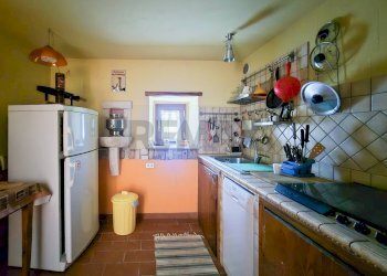 piano terra con cucina e soggiorno con camino - Semi-detached house viale dello sport
 
1, Carpineto della Nora - photo 10