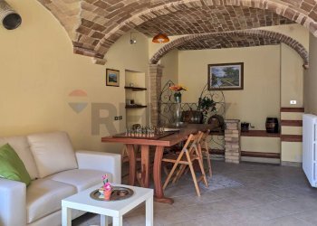 Sala da pranzo - Semi-detached house viale dello sport
 
1, Carpineto della Nora - photo 15