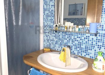 bagno con doccia - Semi-detached house viale dello sport
 
1, Carpineto della Nora - photo 22