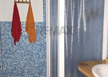 bagno con doccia - Semi-detached house viale dello sport
 
1, Carpineto della Nora - photo 23
