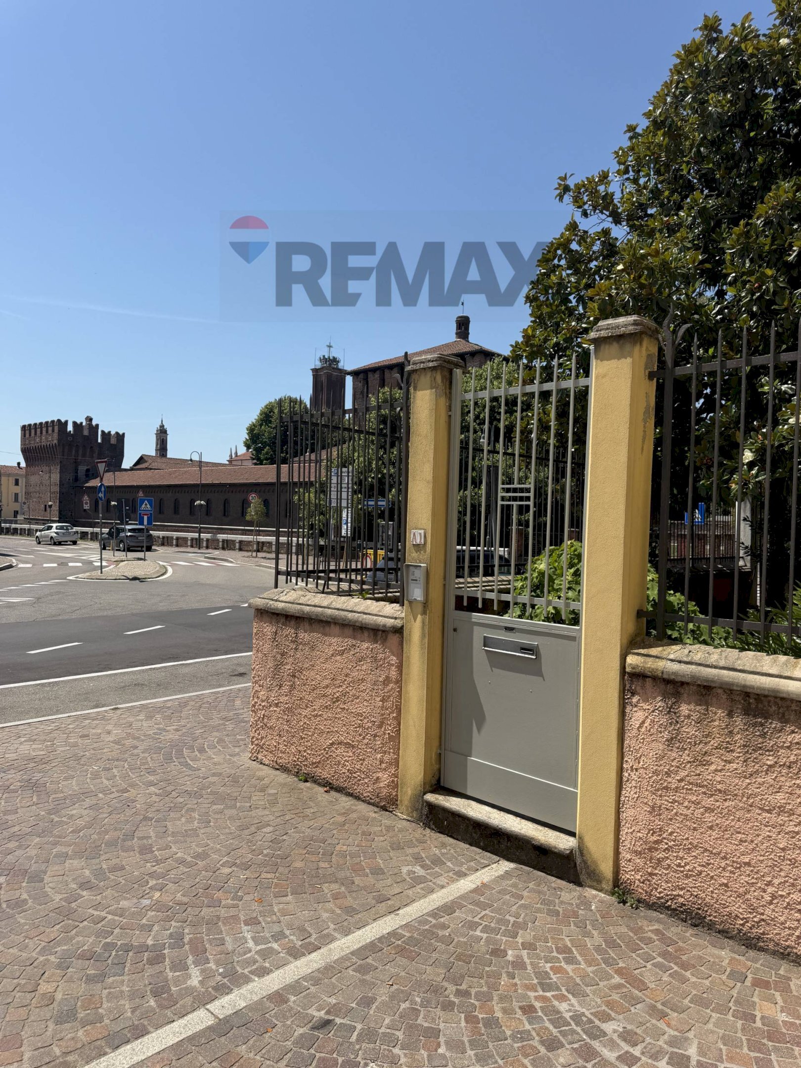 Edificio all\'aperto - Bilocale Piazza san Giuseppe
 
2, Galliate - foto 1