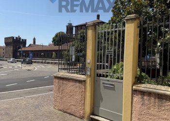 Edificio all\'aperto - Bilocale Piazza san Giuseppe
 
2, Galliate - foto 1