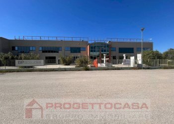 Foto 1 - Shed Via Luciano Lama
 
17, Spinetoli - photo 1
