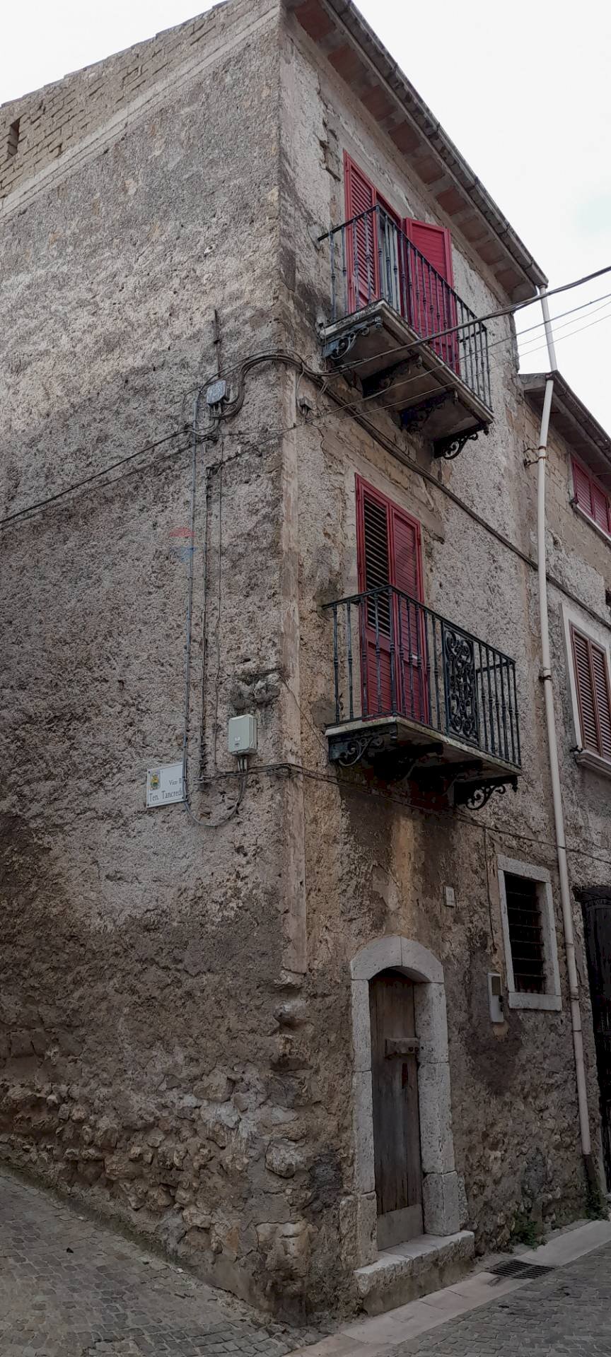 Edificio all\'aperto - Casa semi indipendente vico II° Tenente Tancredi
 
1, Solopaca - foto 2