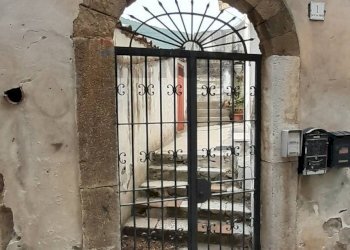 Edificio all\'aperto - Casa semi indipendente vico II° Tenente Tancredi
 
1, Solopaca - foto 1