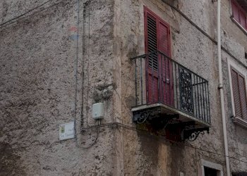 Edificio all\'aperto - Casa semi indipendente vico II° Tenente Tancredi
 
1, Solopaca - foto 2
