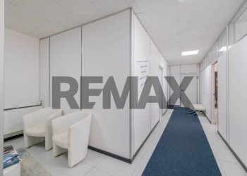 Hall / corridoio - Ufficio Via Enrico Toti
 
1, Legnano - foto 18