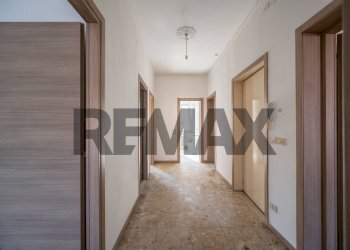 Hall / corridoio - Semi-detached house Via Risorgimento
 
3, Langhirano - photo 6