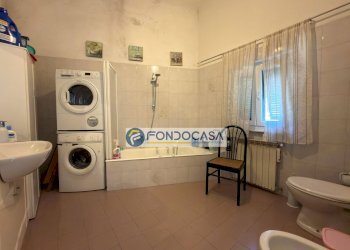 Bagno con vasca - Appartamento Via roma, Carrara - foto 44