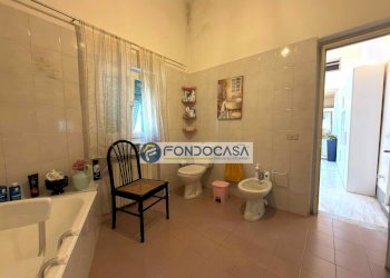 Bagno con vasca - Appartamento Via roma, Carrara - foto 45