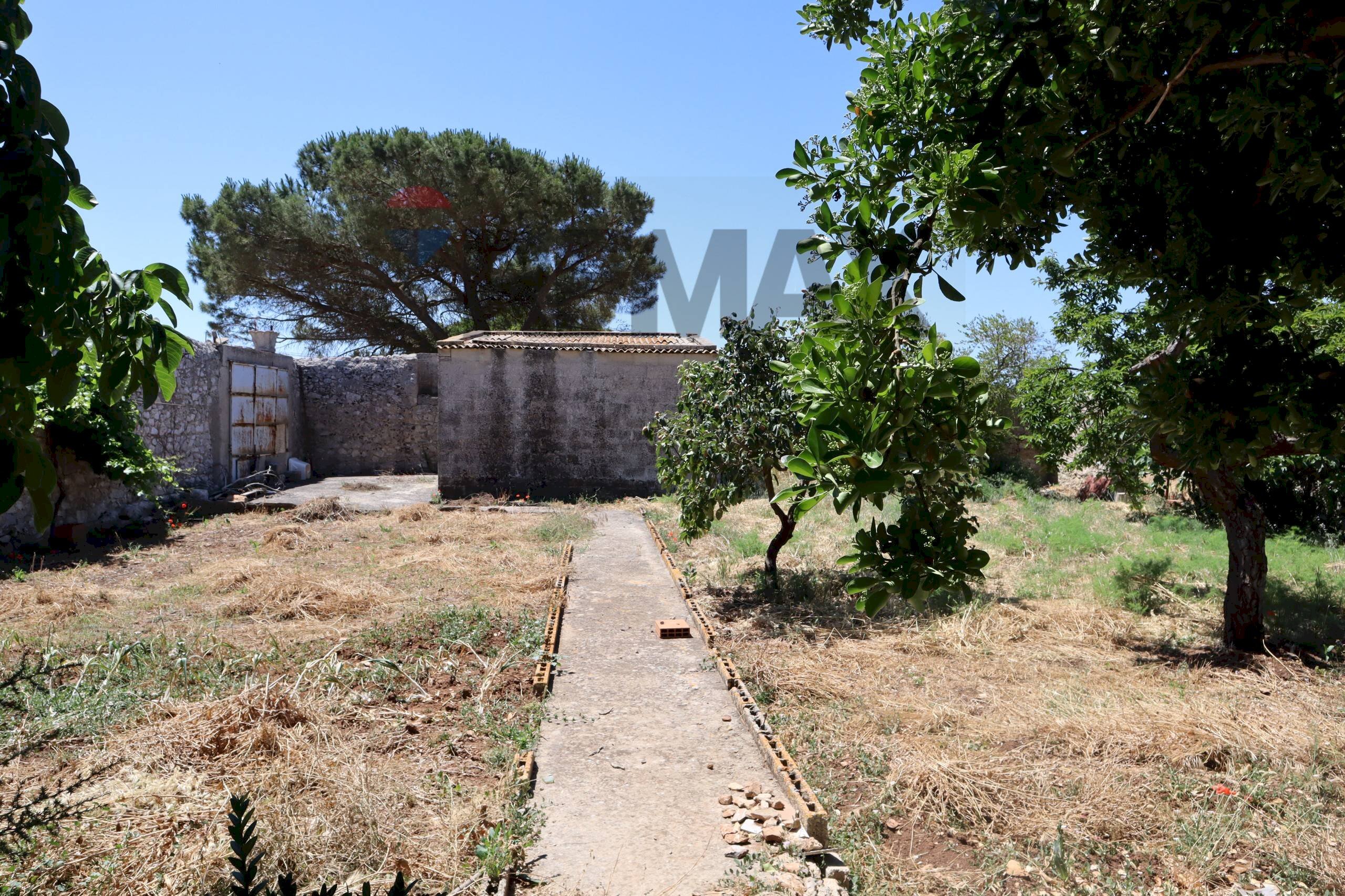 Giardino - Rustico C.da Mossebi
snc, Ragusa - foto 3